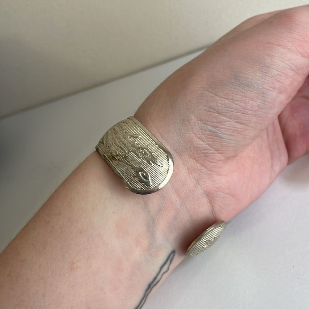 Cuff, bought in China, Chinese imagery, dragons, fire - Picture 8 of 11